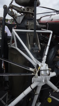 N202CH @ KOQN - Main rotor controls and transmission mount - by George A.Arana