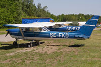 SE-FKD @ ESKB - Written off 2009-09-22, damaged on ground by strong winds. - by Roger Andreasson