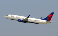 N390DA @ KLAX - Delta - by Todd Royer
