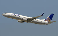 N37413 @ KLAX - United - by Todd Royer