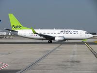 YL-BBY @ LFPG - Air Baltic currently serves CDG from Riga with a mix of 737-300s and 500s