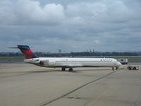 N907DA @ KDCA - DCA, VA - by Ronald Barker