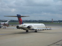 N907DA @ KDCA - DCA, VA - by Ronald Barker