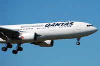 VH-EBH @ NZAA - At Auckland - by Micha Lueck