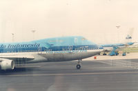 PH-BUE @ EHAM - Garuda Indonesia.

KLM B747 lsd to GA, spcl logo Visit Indonesia Year 1991  - by Henk Geerlings