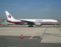 9M-MRO @ LFPG - One of 17 Triple Sevens operated by Malaysia - by Alain Durand