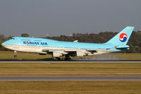 HL7473 @ VIE - Korean Air - by Joker767
