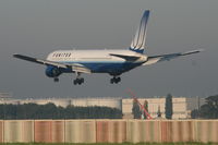 N642UA @ EBBR - Flight UA972 is descending to RWY 25L