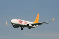 TC-AAY @ EBBR - Arrival of flight PC801 to RWY 25L