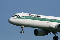 I-BIXP @ EBBR - Arrival of flight AZ156 to RWY 25L