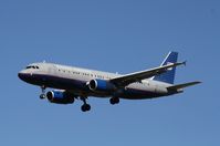 N425UA @ KORD - Airbus A320