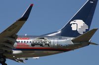 N784XA @ KORD - Boeing 737-700 - by Mark Pasqualino