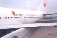 N212JL @ EHAM - Japan Airlines - JAL.

Spcl logo in connetion with World Cup soccer in France. First time Japanese team to the World Cup. - by Henk Geerlings