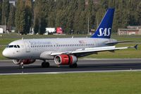 OY-KBT @ EBBR - decelerating after touchdown - by Friedrich Becker