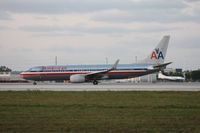 N914AN @ MIA - American 737 - by Florida Metal