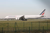 F-GSQB @ LFPG - with new Air France shem - by B777juju