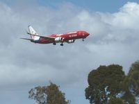 VH-VOL @ YMML - Boeing 737 VH-VOL on approach to rwy 27 at Tullamarine. - by red750