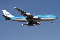 PH-BFF @ KORD - Short final - by John Meneely