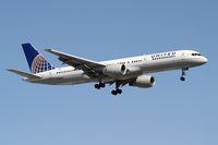 N568UA @ KORD - Short final for 14R