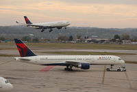 N679DA @ KMSP - 30L @ KMSP - by David Engfer