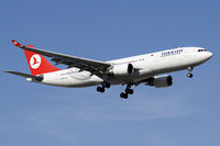 TC-JNB @ KORD - Short final