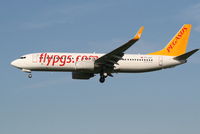TC-AAT @ EBBR - Flight PC5527 is descending to RWY 25L