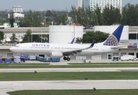 N12218 @ FLL - United 737 - by Florida Metal