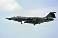 104780 @ EDSB - on final - by Friedrich Becker