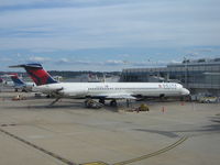 N904DA @ KDCA - DCA, VA - by Ronald Barker