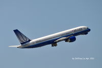 N513UA @ LAX - Taking off from LAX - by Jeffrey Liu