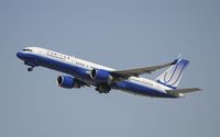 N505UA @ KLAX - Departing LAX - by Todd Royer