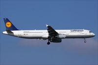 D-AISV @ EDDF - Airbus A321-231 - by Jerzy Maciaszek
