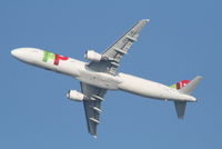 CS-TJE @ EBBR - Flight TP607 is climbing from RWY 25R