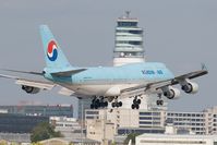 HL7487 @ LOWW - Korean Air 747-400 - by Andy Graf-VAP