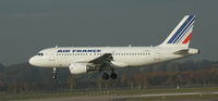 F-GRHP @ EDDL - Air France, on short finals Runway 23L at Düsseldorf Int´l (EDDL) - by A. Gendorf