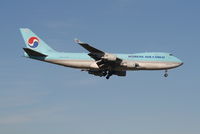 HL7601 @ EBBR - Arrival of flight KE9527 to RWY 02