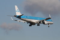 PH-EZB @ EBBR - Flight KL1723 is descending to RWY 02