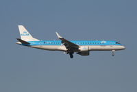 PH-EZI @ EBBR - Arrival of flight KL1723 to RWY 02