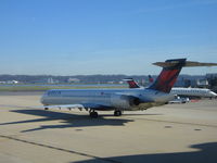 N909DA @ KDCA - DCA, VA - by Ronald Barker