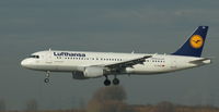 D-AIZG @ EDDL - Lufthansa, on finals at Düsseldorf Int´l (EDDL) - by A. Gendorf
