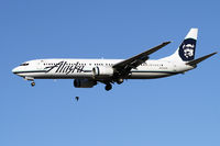 N303AS @ KORD - Short final for 28