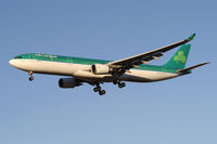 EI-EDY @ KORD - Shamrock 125 on short final for 28