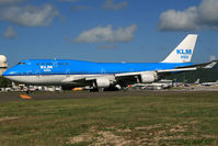 PH-BFH @ SXM - visitor