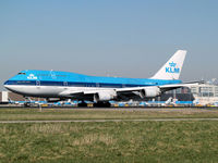 PH-BFE @ EHAM - Take off from Amsterdam Airport of runway24 - by Willem Goebel
