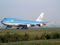 PH-BFK @ EHAM - Landing on runway R18 of Amsterdam Airport - by Willem Goebel