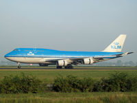 PH-BFR @ AMS - Landing on runway R18 of Amsterdam Airport - by Willem Goebel