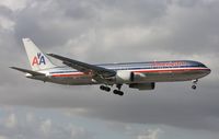 N363AA @ MIA - American 767 landing Runway 9 by El Dorado