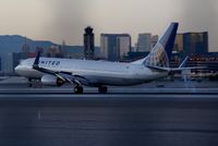 N24224 @ KLAS - United 738 touches down on RWY 7L