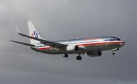 N813NN @ MIA - American 737 landing on 9 - by Florida Metal