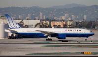 N783UA @ KLAX - One of the last United 777 in the old Blue Tulip colors - by Jonathan Ma